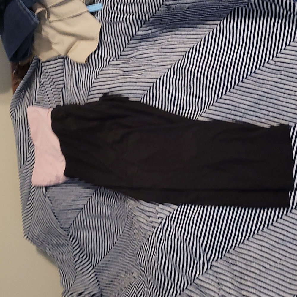 Crop pants. Xl 15-17. No boundaries.. Black and pink